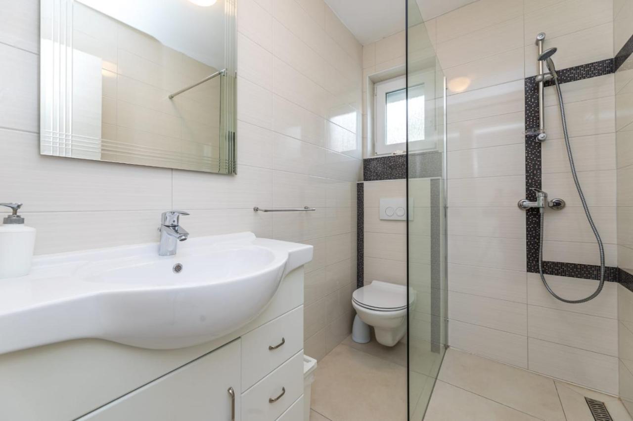 Apartments Augustinovic Baska  Luaran gambar
