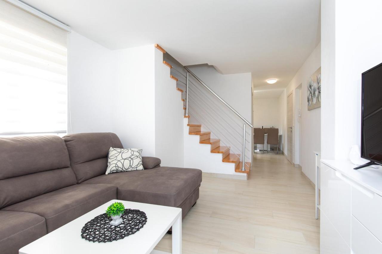Apartments Augustinovic Baska  Luaran gambar