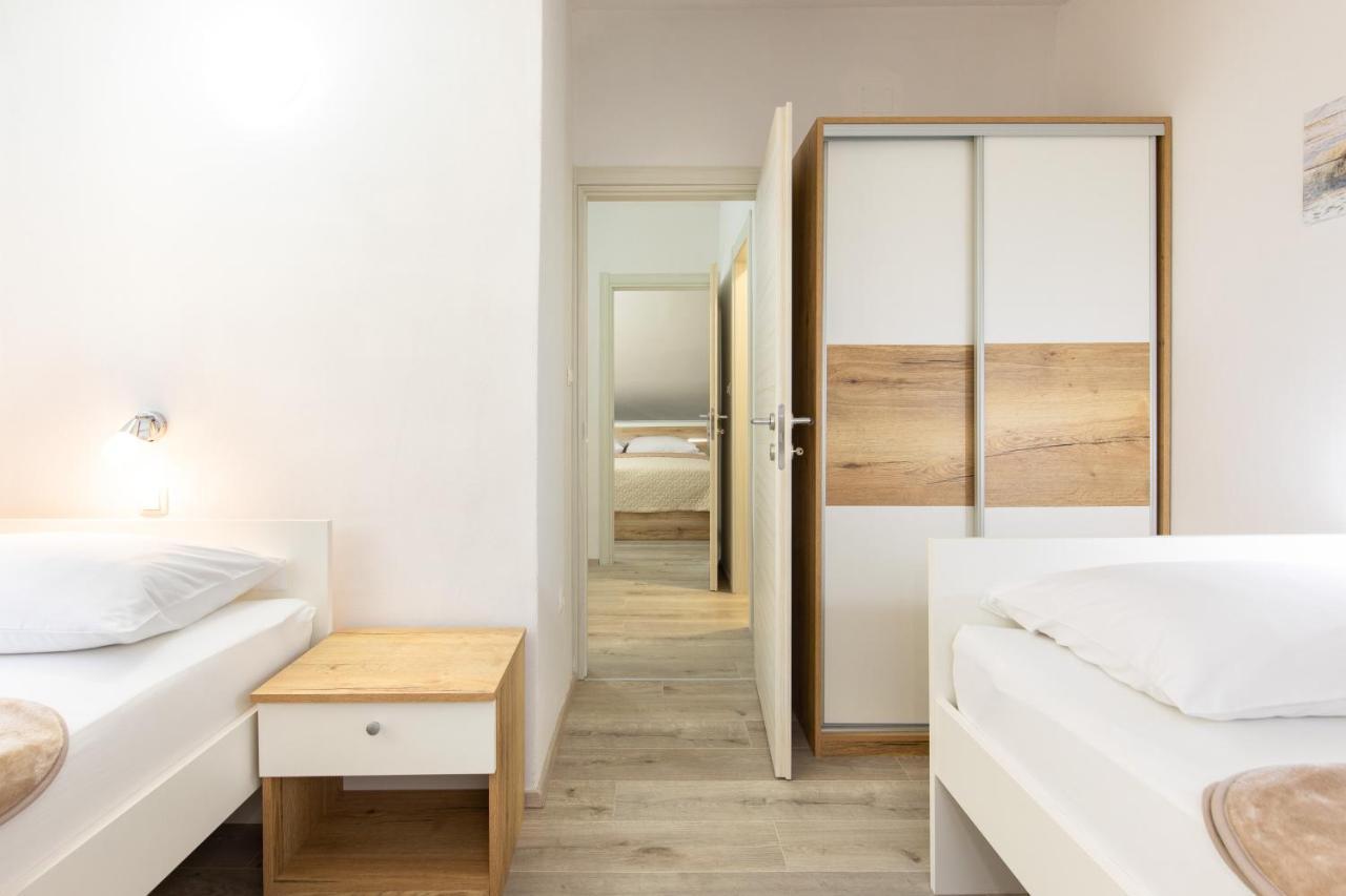 Apartments Augustinovic Baska  Luaran gambar
